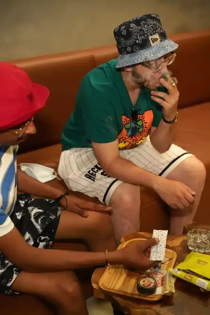 Coffee Shop Barcelona | Dona Flor Weed Club 2 Coffee Shop Barcelona | Dona Flor Weed Club cannabis club Tarragona – entry pass