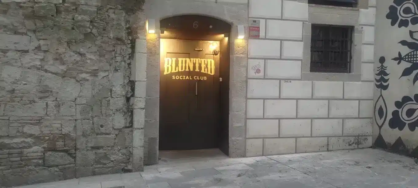 Cannabis Club Guru Barcelona 1 Cannabis Club Guru Barcelona cannabis club Barcelona – entry pass