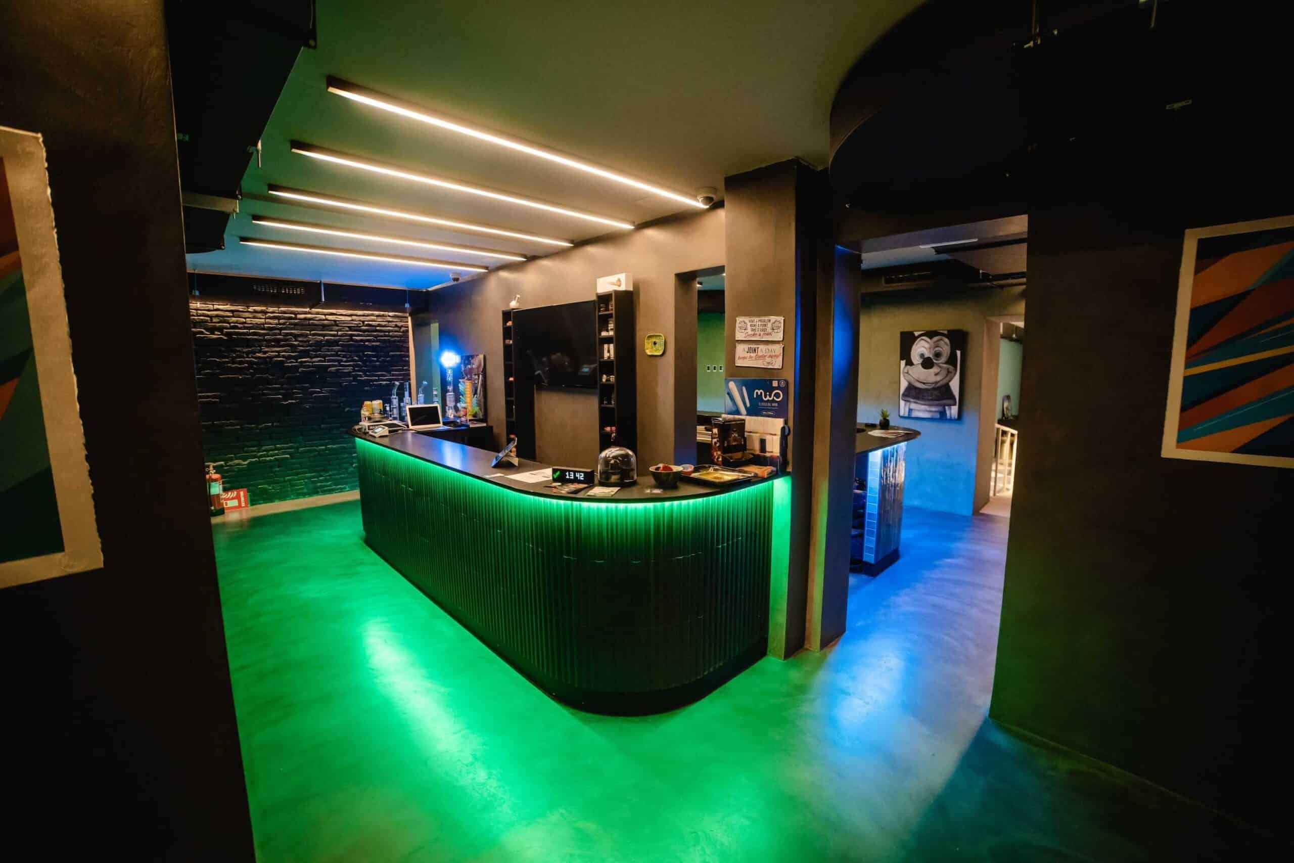 Social Club Mr. Tau — Reviews & Invite (2025) 2 Social Club Mr. Tau cannabis club Barcelona – entry pass